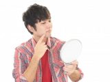 肌を気にする男性